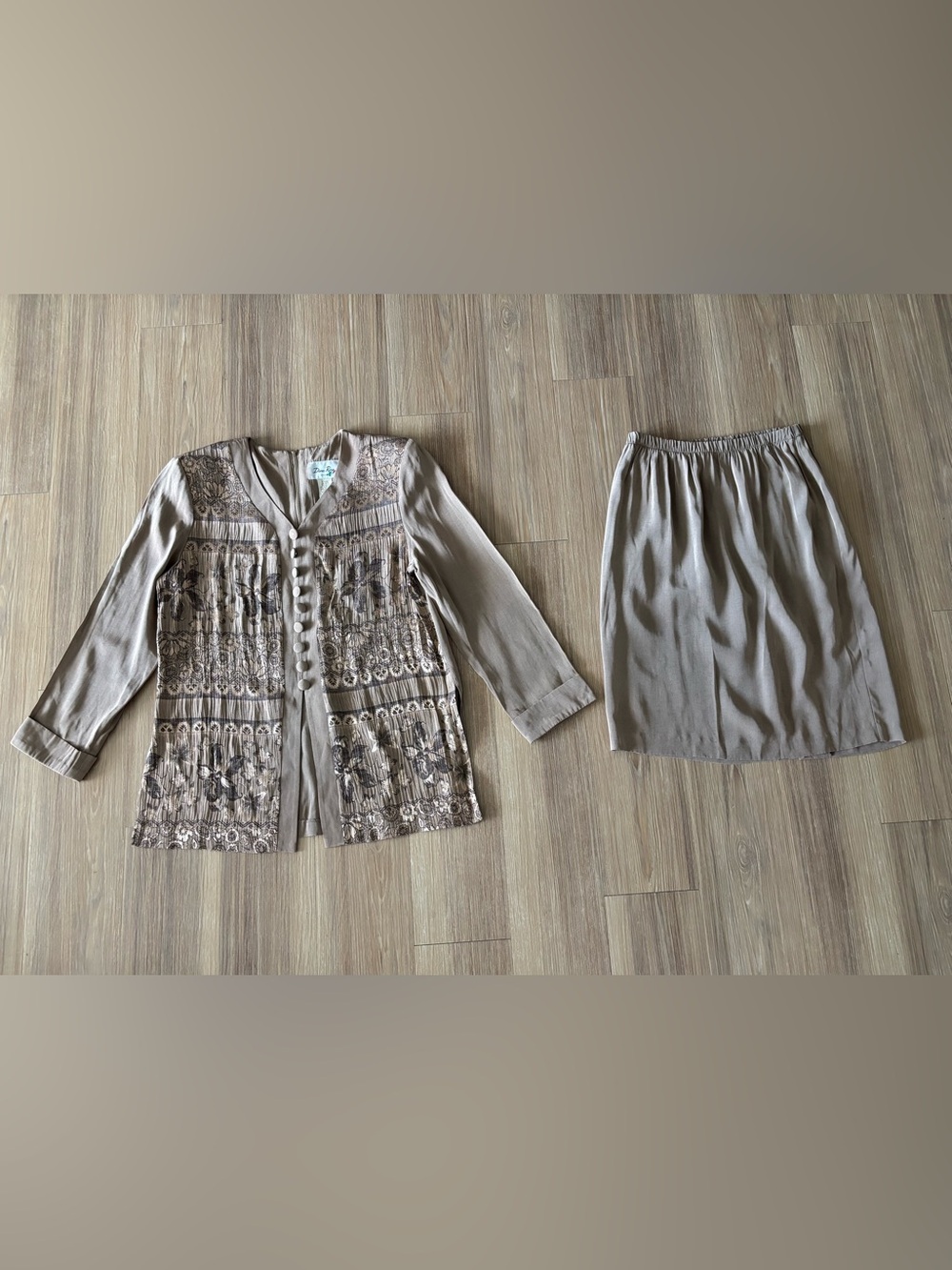 VTG Dana Rose Skirt Suit 2 Piece Set Tan Embroidered Brocade 10P Office Glam 90s